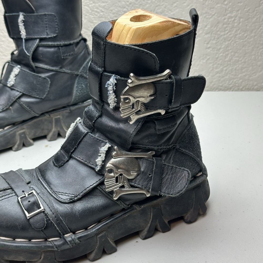 Used  Black Leather Skull & Bones Goth Biker Boots 1809-255 Size 7.5/Men's 9/WM - Picture 10 of 16